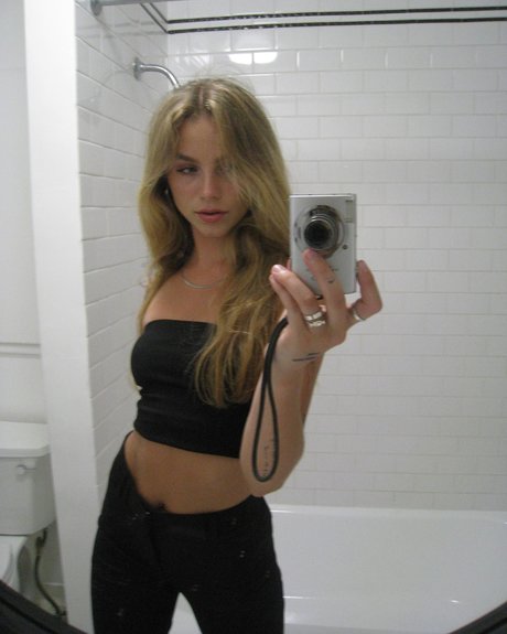 Anna Shumate nude star photo