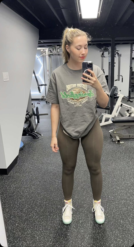 Alice Klomp model adult photos