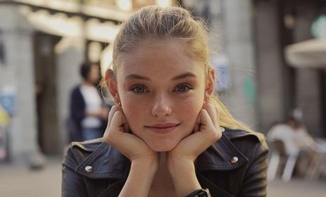 Willow Hand naked model archive