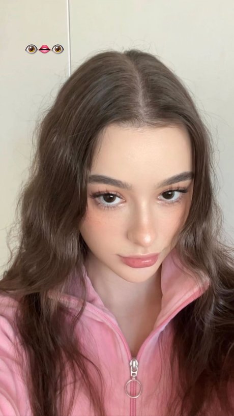 Dasha Taran_ model art gallery