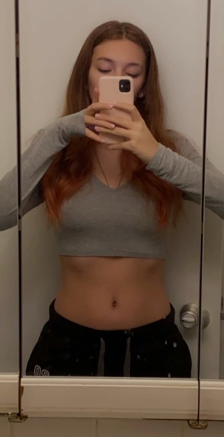 Lydia Renae model naked img