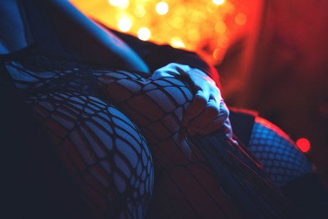 Natasha Roik naked model img