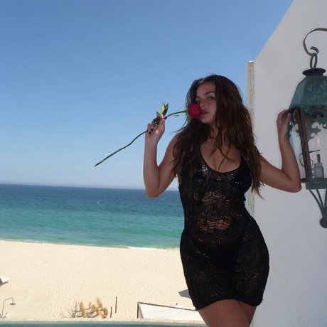 Addison Rae hot star image
