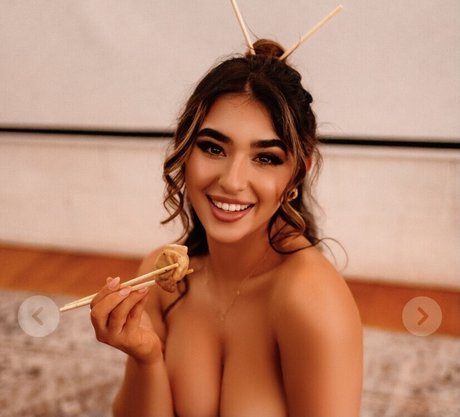 Sarah Compston model free img