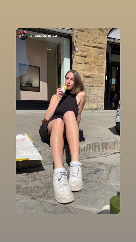 Amelie Manzoli free pornstar gallery