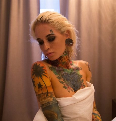 petite feet onlyfans top image