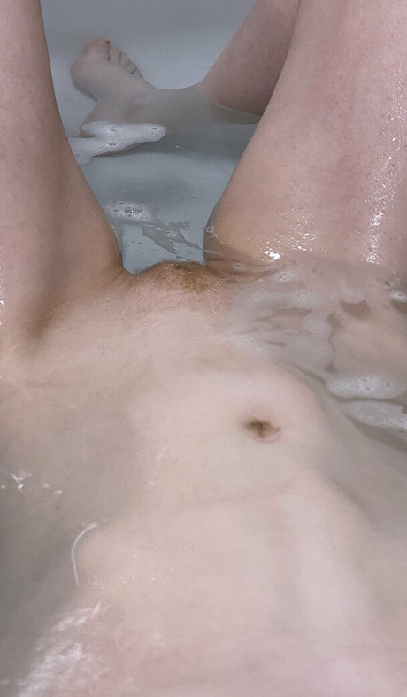 the shy ginger star naked photos