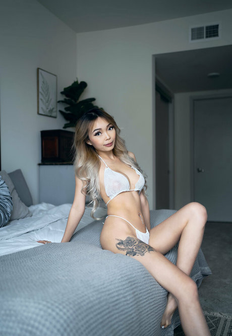 V boo model high quality photo
