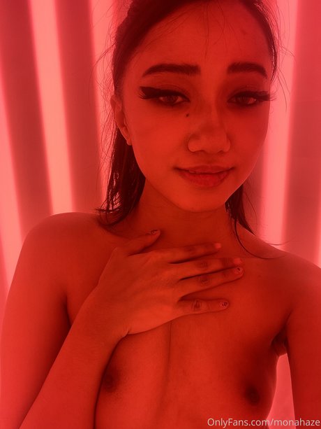 Monahazey model beautiful pic