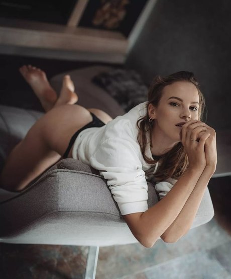 julia kussi nudes model galleries
