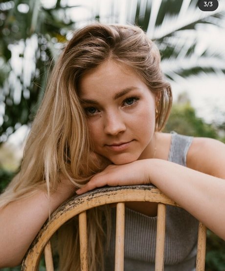 Lauren Woody adult actress picture