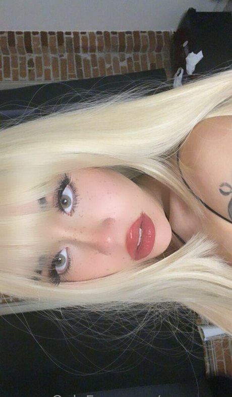 Vanessxo nude model photos