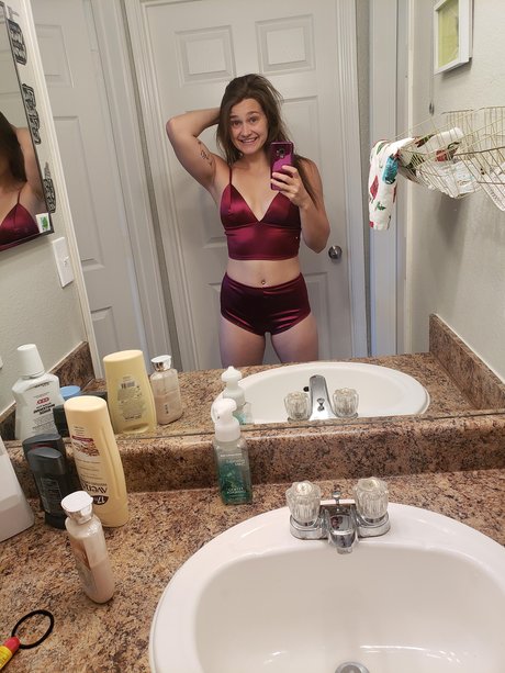 Queen Amber model pretty pics