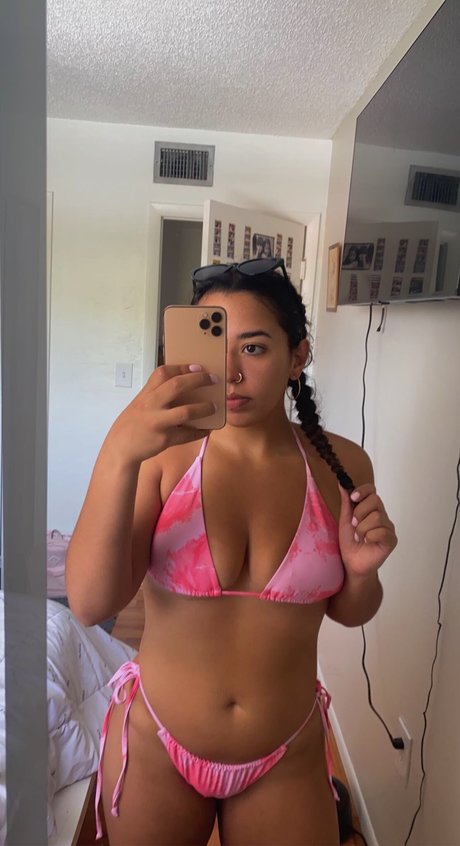 Causticx pretty actress img