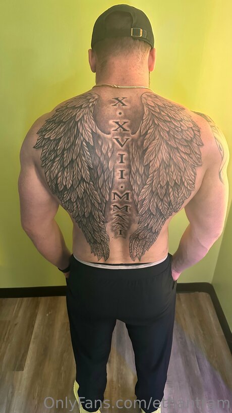 Bigdaddygrif beautiful model img