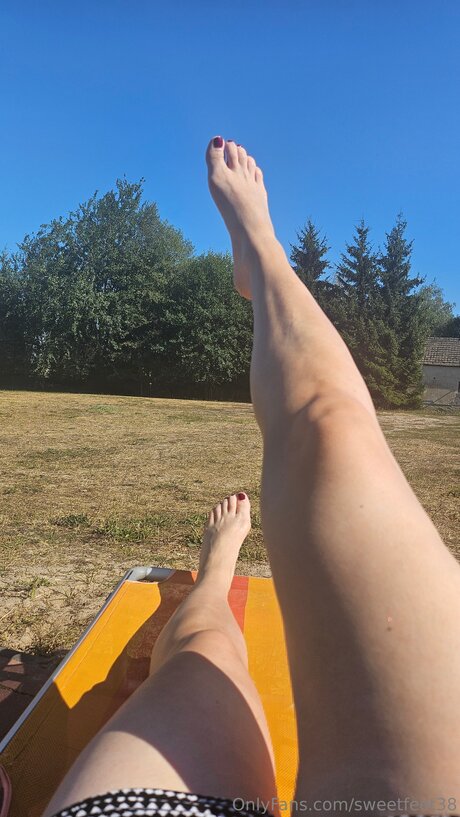 Sweetfeet38 pornographic model image