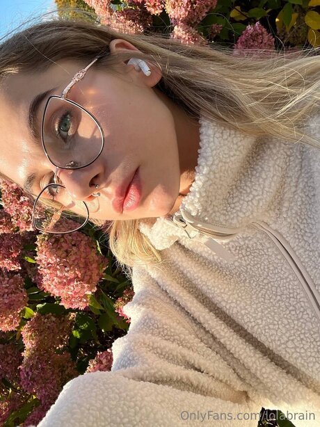 Lolabrain free actress gallery