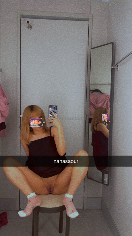 Qishpwishh model naked photos
