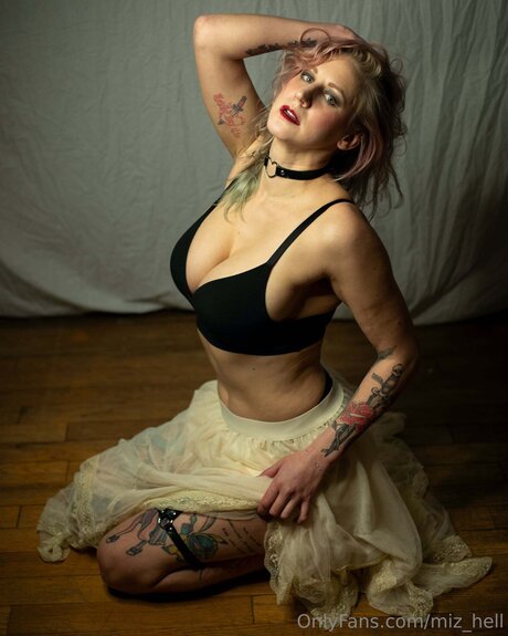 Miz Hell star perfect pic