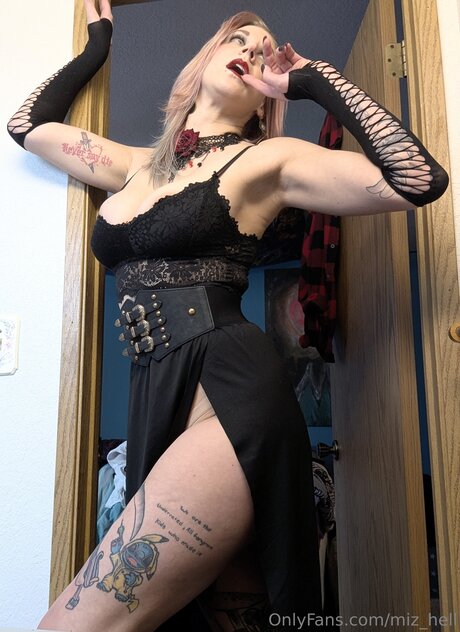Miz Hell nude actress pictures