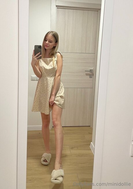 Minidollie pretty model pictures