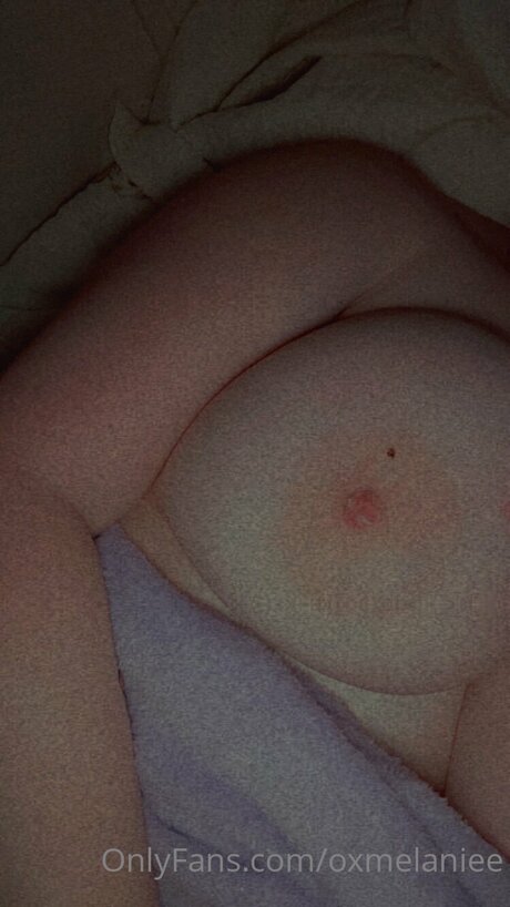 Oxmelaniee exclusive pornstar image