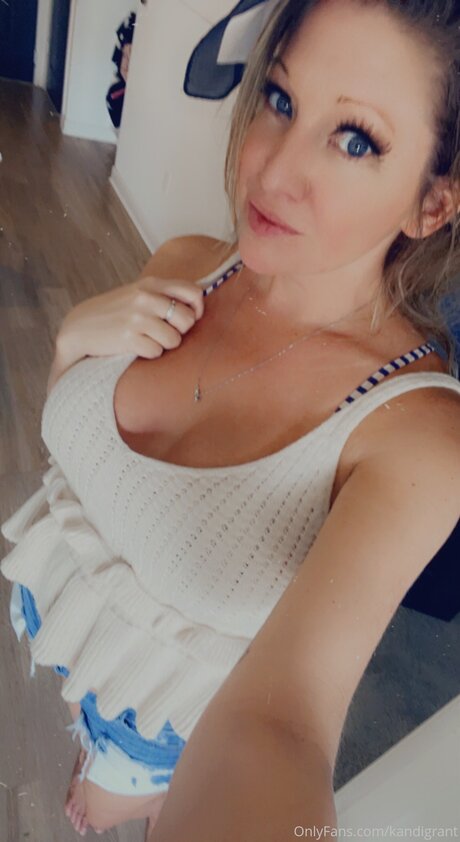 Kandigrant hot pornstar img