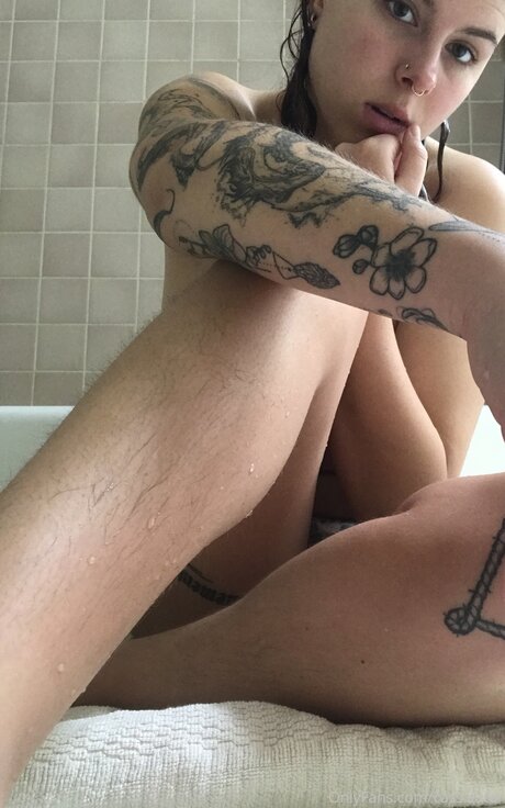 Cass Eater naked actress picture