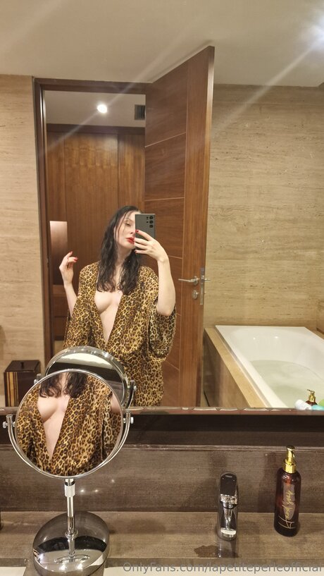 Lapetiteperleofficial pretty pornstar pictures