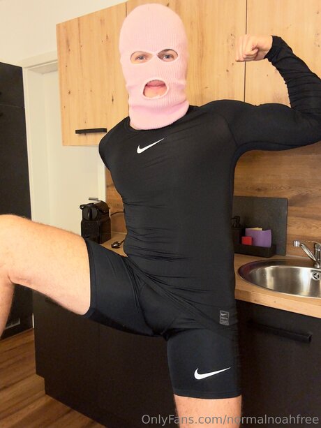 Normalnoahfree star top pic