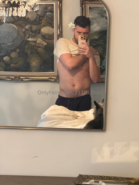 Brawnyhotdog model free photo