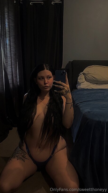 Sweetthoneyy model porn galleries