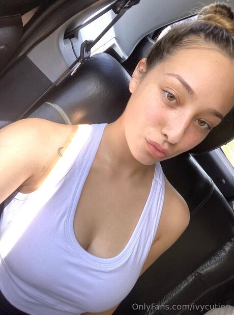 Ivycutiee hot actress pictures