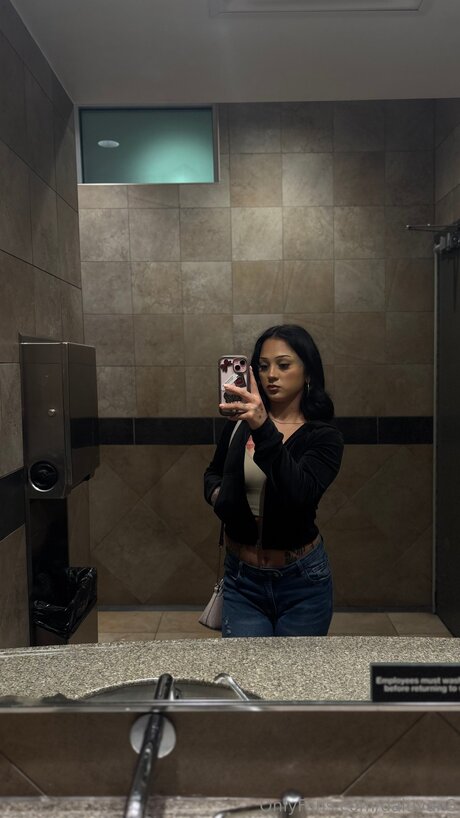 Daluvan3 naked actress pic