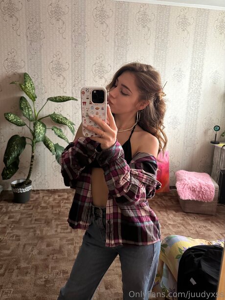 Juudyxss model naked img