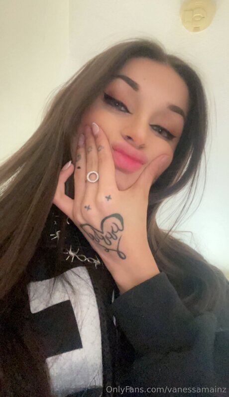 Vanessamainz exclusive star photo