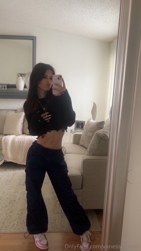 Vanessamainz star xxx picture