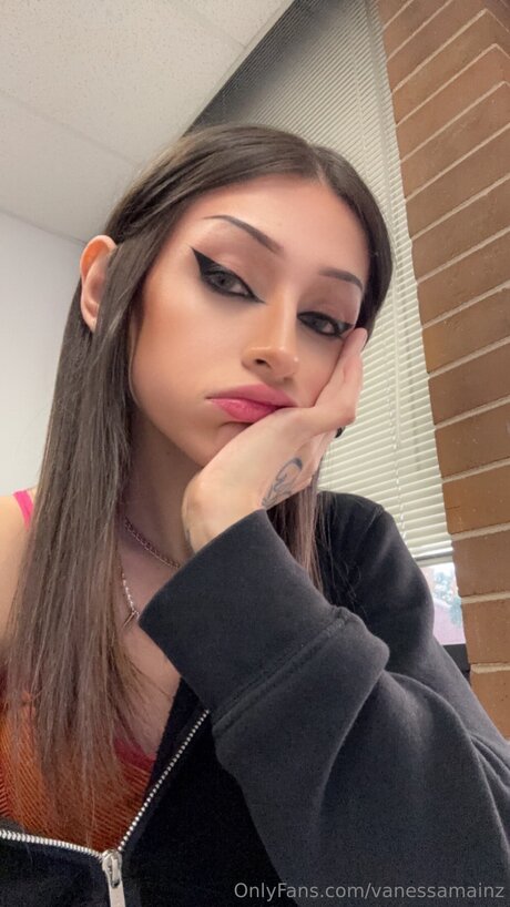 Vanessamainz star naked image