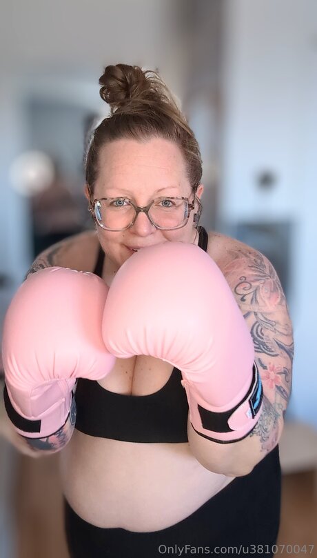 U381070047 actress picture