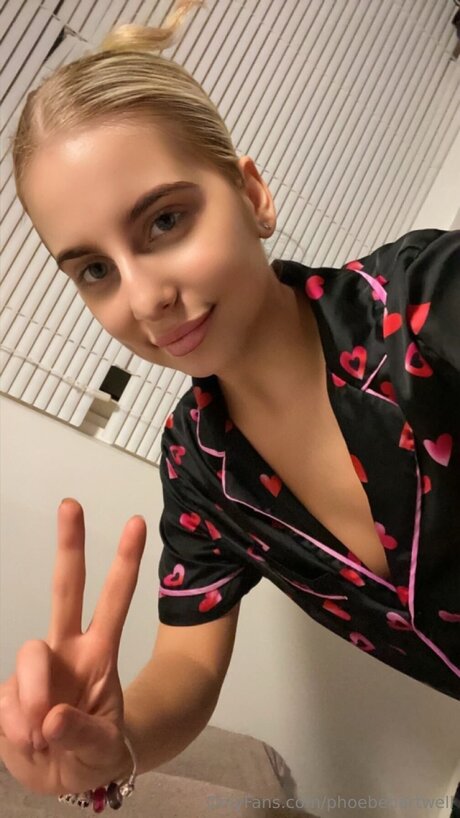 Phoebehartwell xxx model picture
