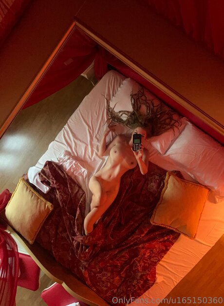 U165150360 nudes star image