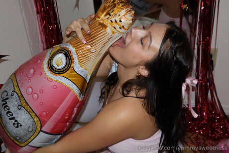 Yummysweetness sexy actress pictures