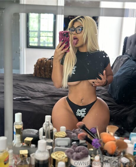 Latinaabarbiex hot pornstar picture