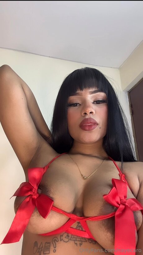 Nayecaro nude model images