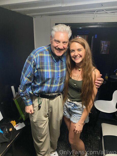 Alliwo naked star pics