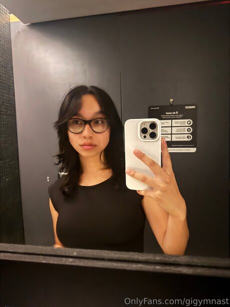 Gigymnast beautiful actress photo