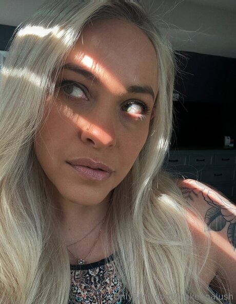 Makennalush nude pornstar photo