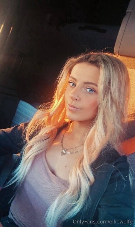 Elliewolfe pretty star picture