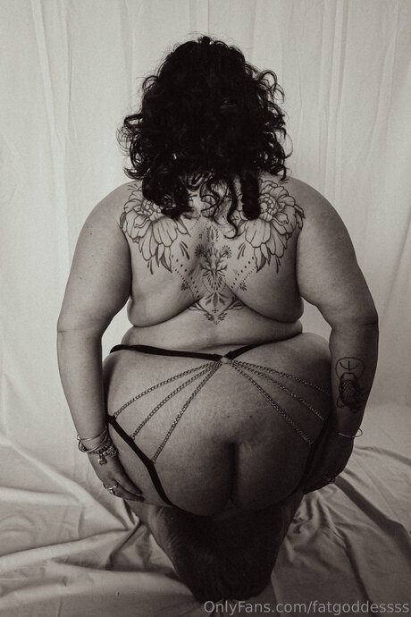 Fatgoddessss model erotic photo