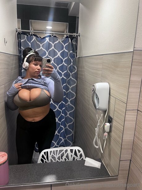 Alexisthagoatt star best pictures